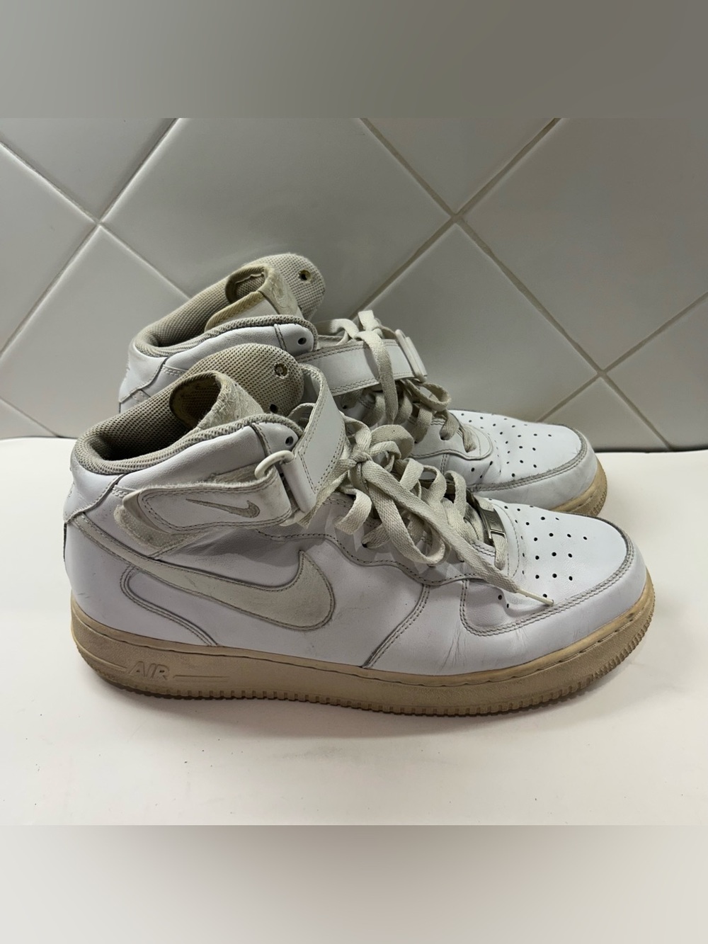 Nike Air Force 1 '08 Mid Mens Size 11.5 White Athletic Basketball Shoes Sneakers